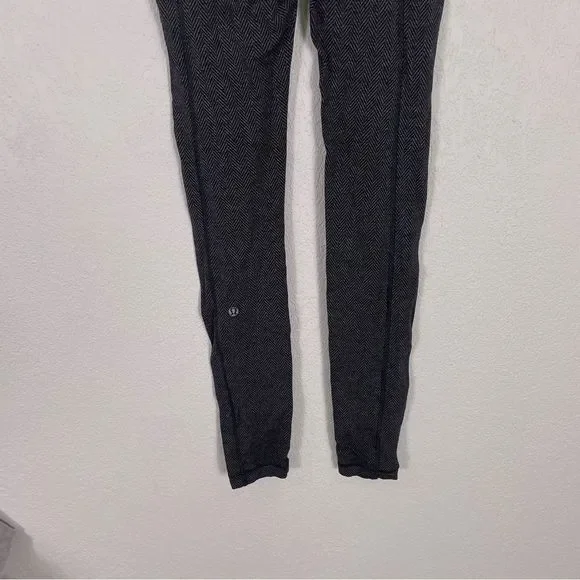 Lululemon Grey and Black Herringbone Leggings with Pockets - Picture 7 of 9